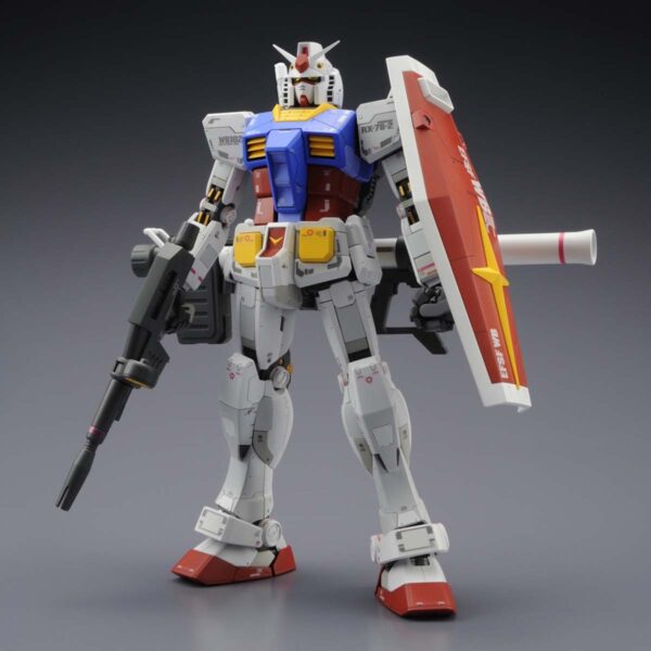 Bandai 1/100 MG Gundam RX-78-2 Ver. 3.0